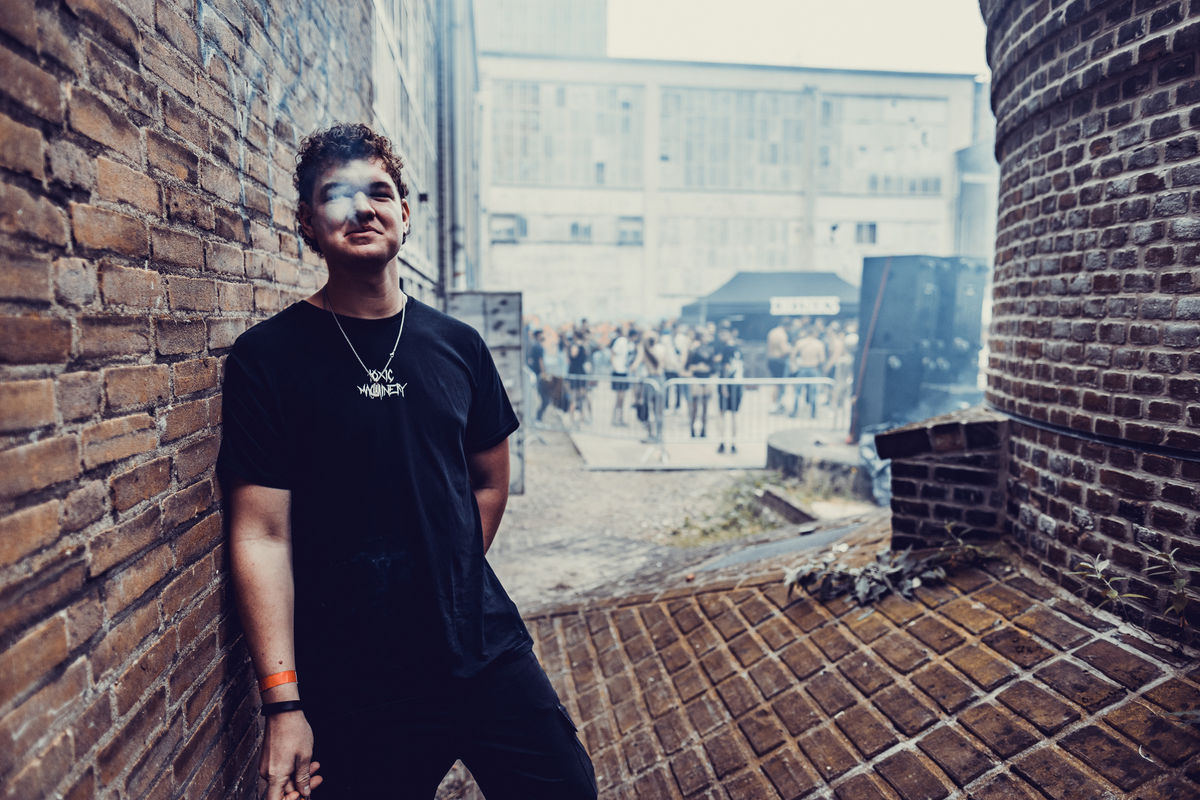 Loading... just a sec